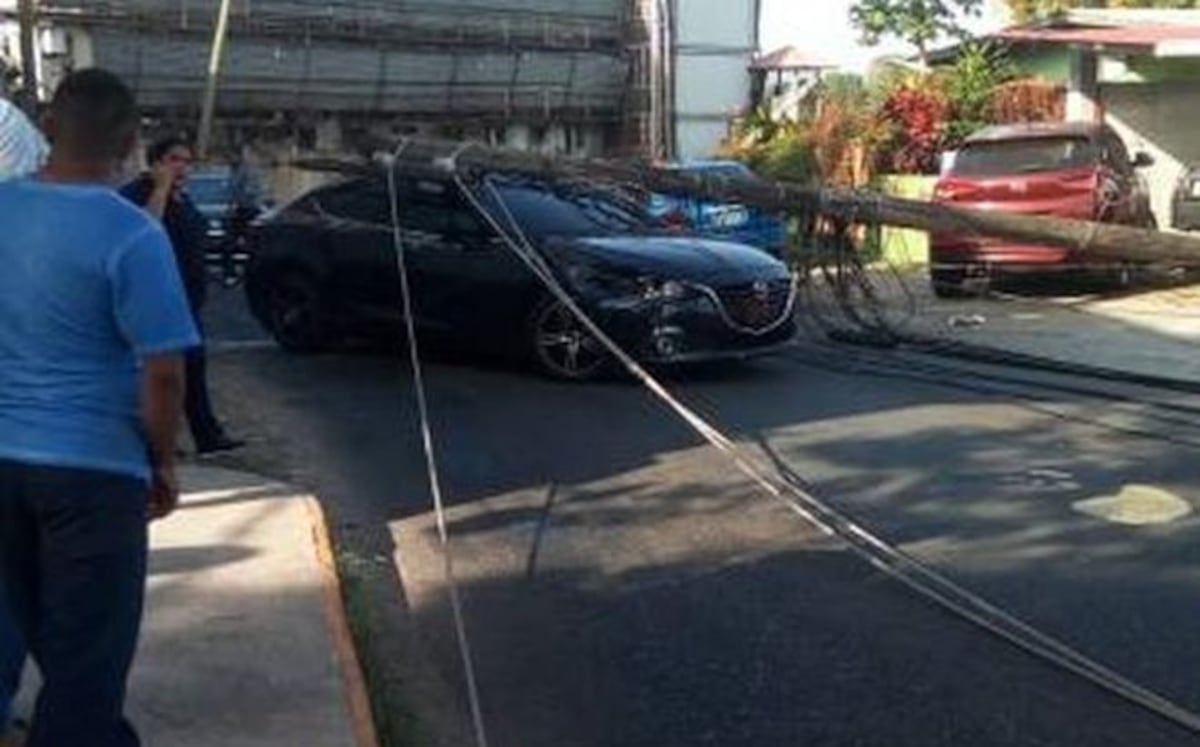 En La Chorrera están sin luz y agua por culpa de una grúa que tumbó los postes 
