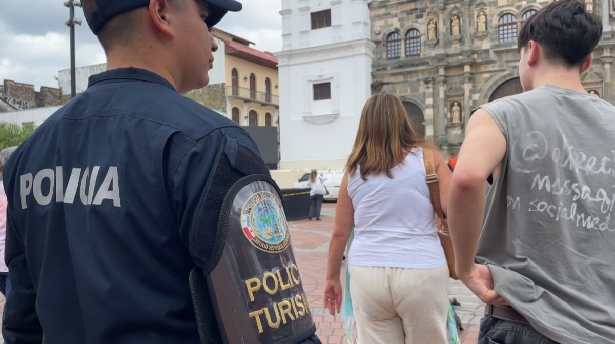 Casco Antiguo lleno de fe y tradición: Policía Nacional protege a fieles durante Semana Santa
