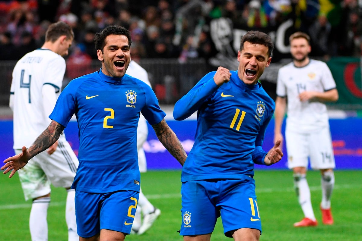 Dani Alves le quita la banda de capitán a Neymar en el ‘scratch’