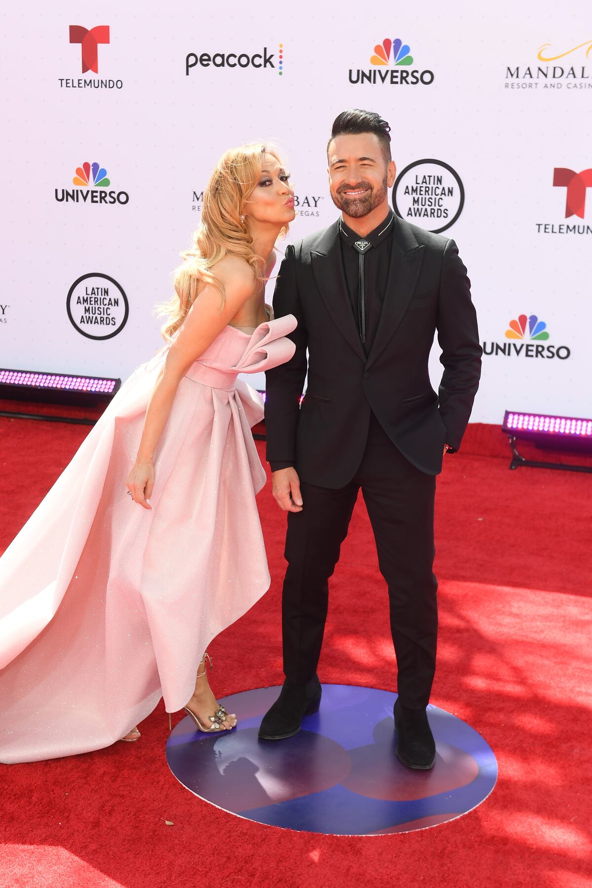Con el desfile por la Alfombra Roja inician los Latin American Music Awards
