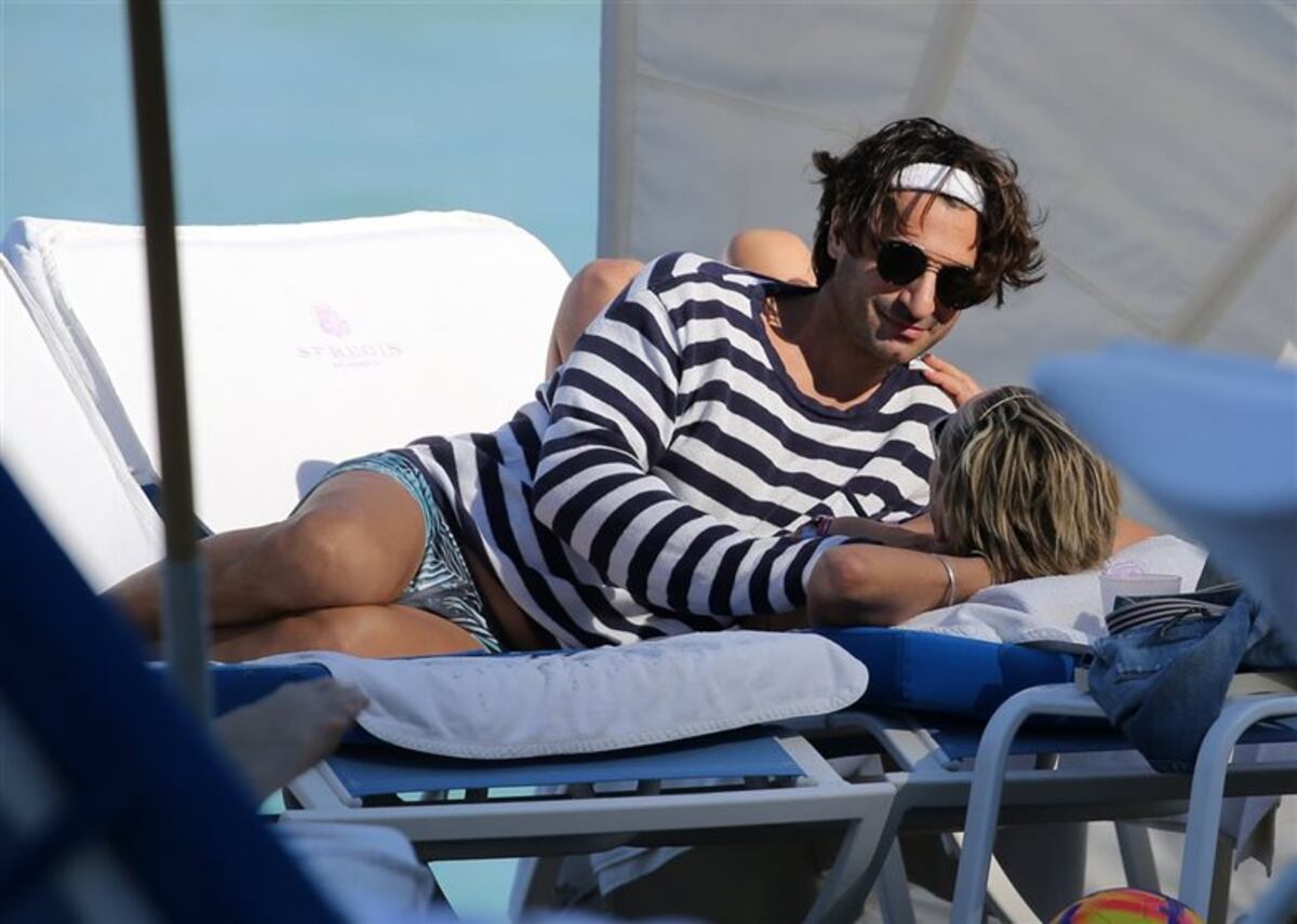 Sharon Stone cumple 60 años y se luce con su nuevo noviecito en la playa