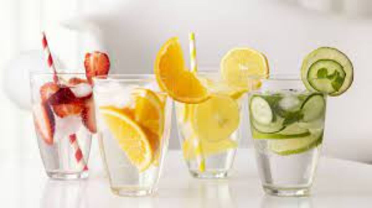 ¿Qué calor? Prepara agua saborizada casera