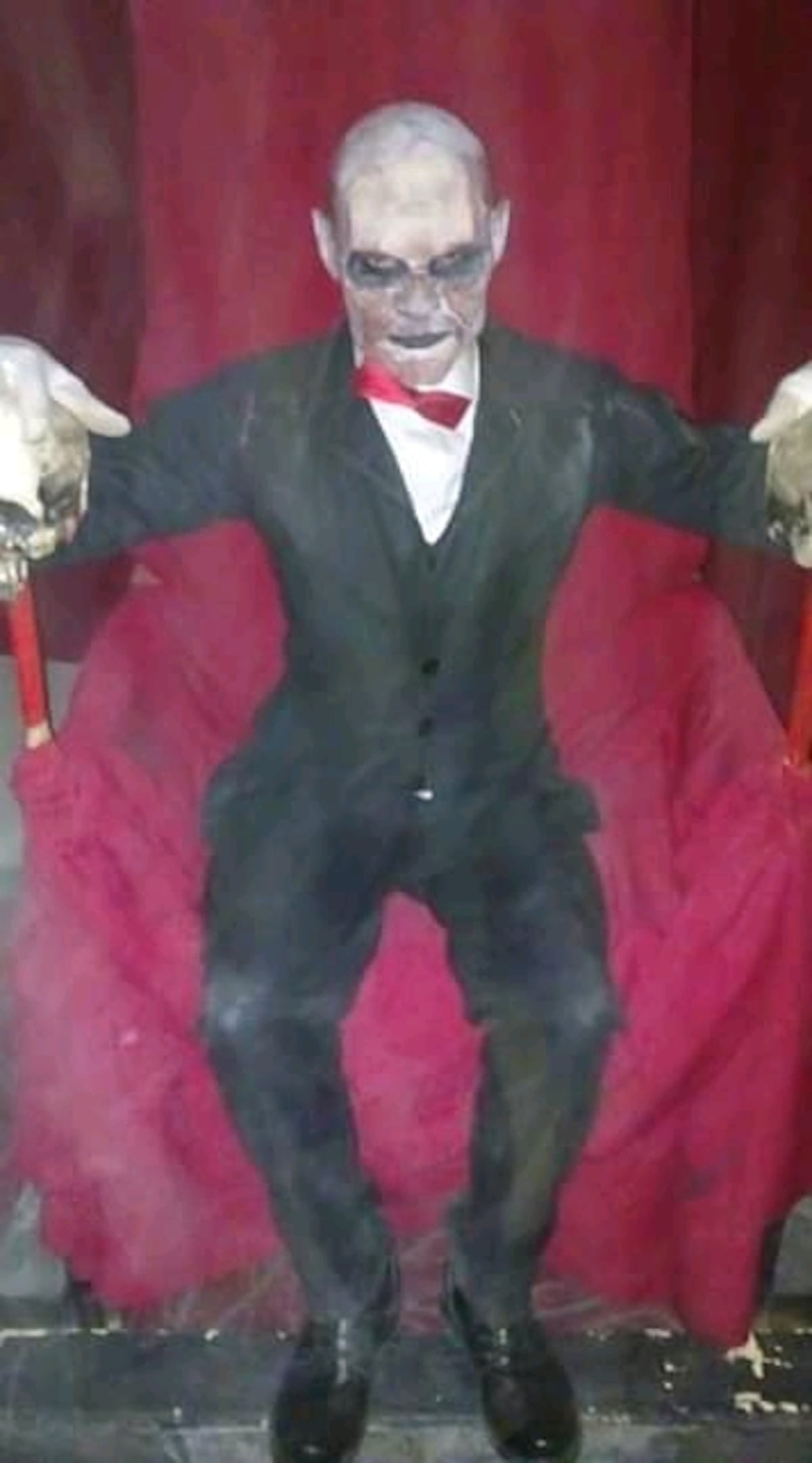 En tiempo de covid-19. Actor venezolano de trayectoria sobrevive en las calles de Panamá cantando baladas