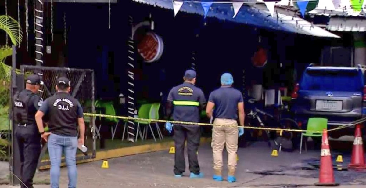 ÚLTIMA HORA. Matan a tiros a un hombre dentro de un local en Santa Ana frente al Mercado de Marisco + VIDEO 