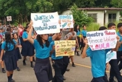Comunidad educativa de Soná respalda a docente removido y exige explicaciones al Meduca