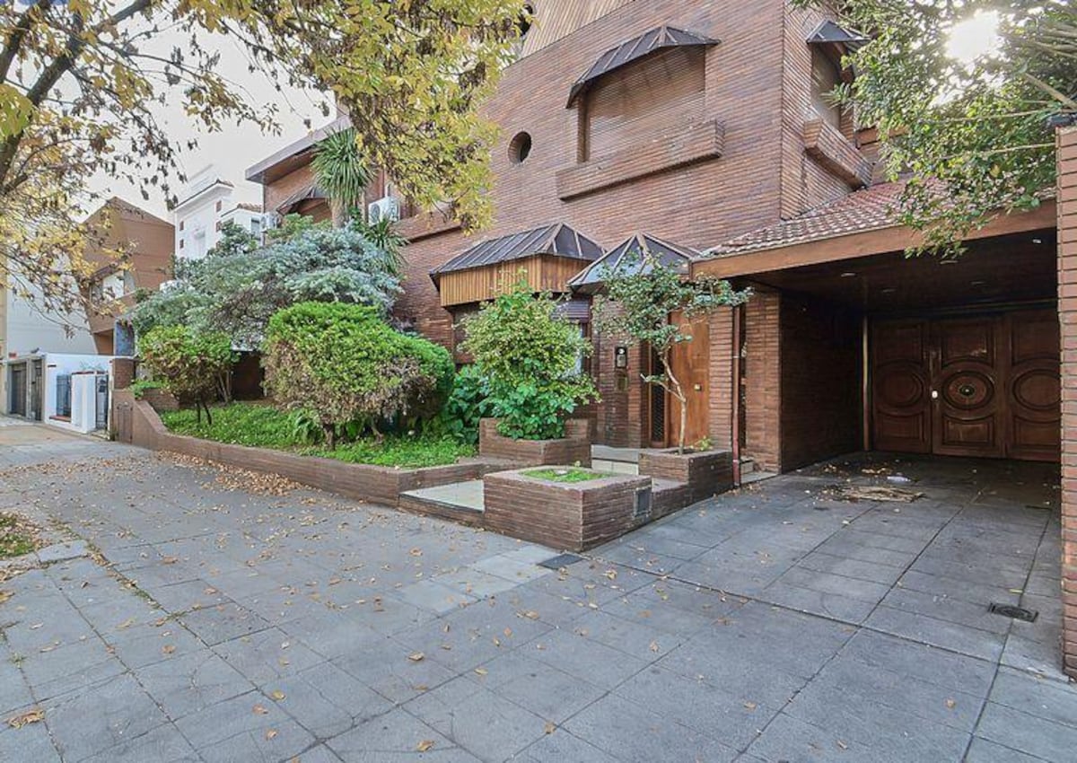 Nadie quiso comprar la casa de Maradona. Pedían 900 mil dólares en subasta