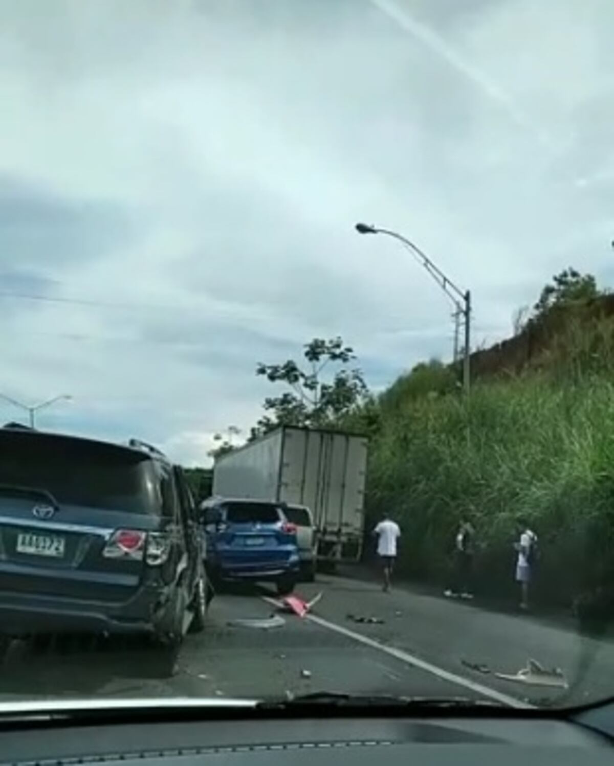 Dos mulas involucradas. Accidente múltiple deja 9 heridos, 4 de gravedad en autopista Arraiján-La Chorrera. Video