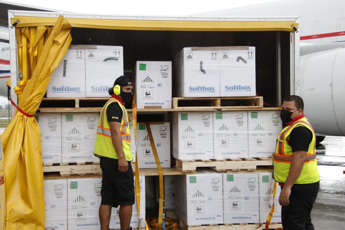 Llegan las vacunas Pfizer para la segunda dosis en distintos sectores