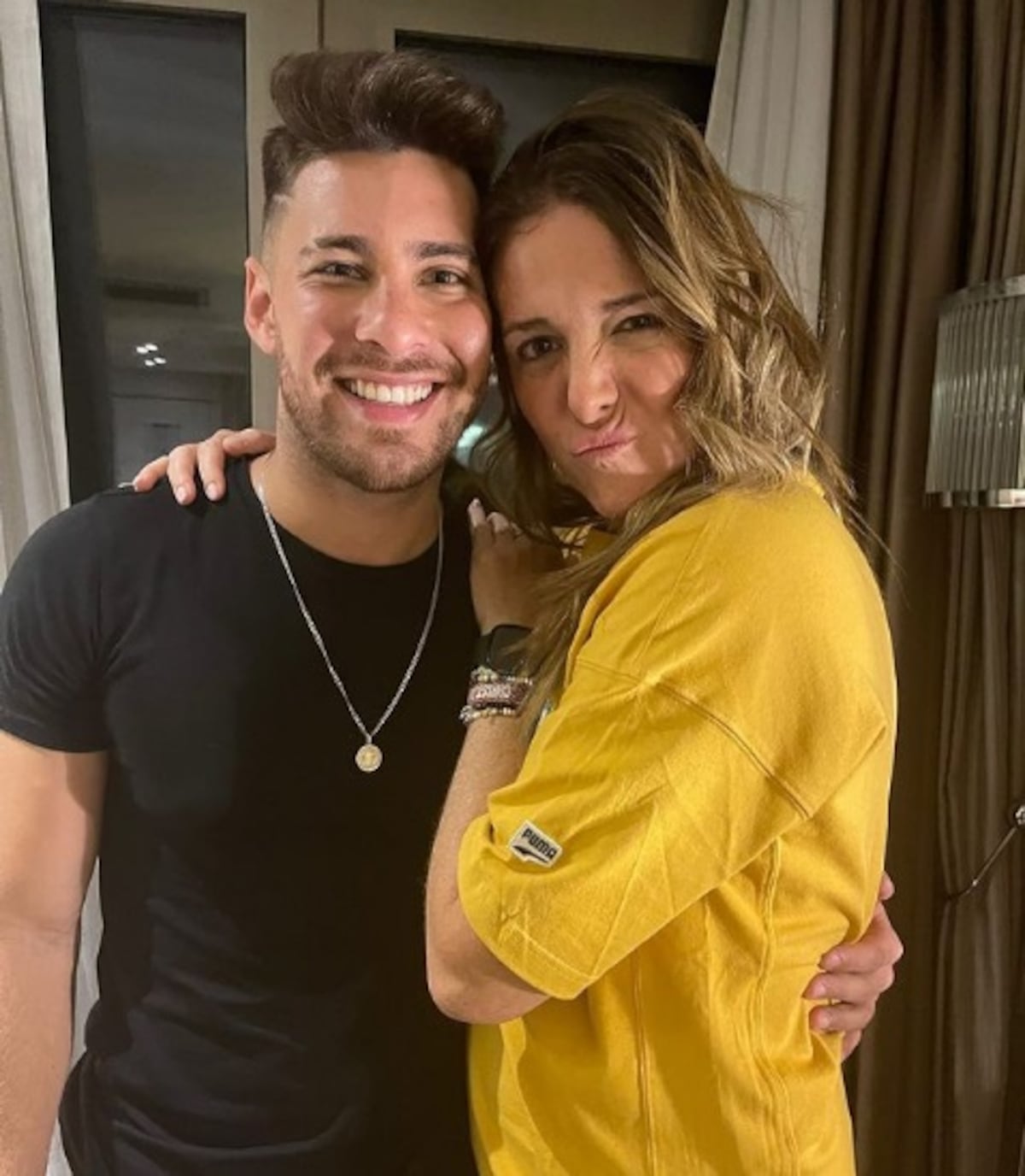 Miguel recibe a Bettina en Turquía y revela cuál es su persona favorita en El Poder del Amor. Video