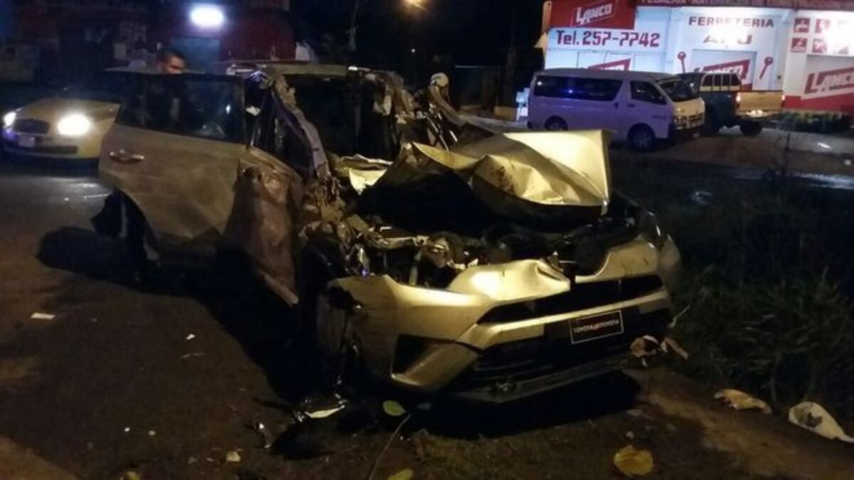 ¡VIVO DE MILAGRO! El carro le quedó como un chicharrón en Arraiján +FOTOS 