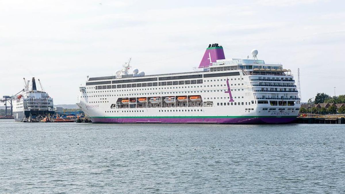 Crucero británico en Burdeos puso en cuarentena a 1700 personas en Francia 50 enfermos y un fallecido por vómitos y diarrea