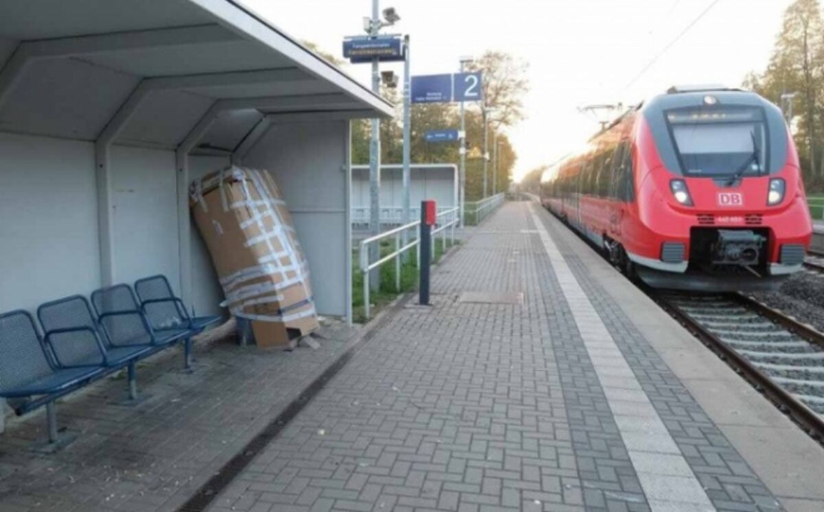 Intenta robar máquina de boletos, pero explota y muere