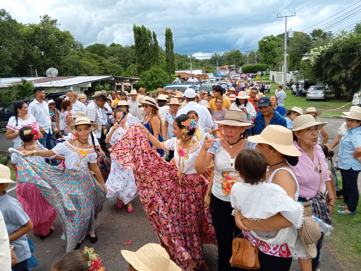 Atalaya se bañó de folclore en el Festival de la Flor de Guate