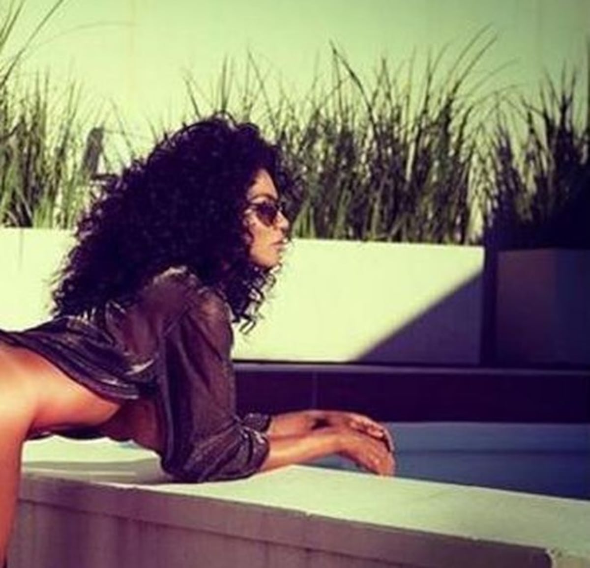 ¡PADRE DE LA GLORIA! Presentadora de TV desafía con desnudos en Semana Santa