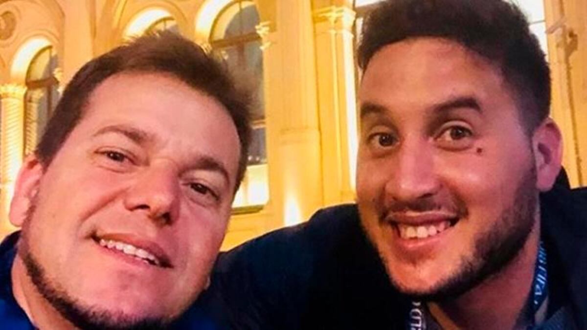 Periodistas paraguayos son repudiados por enseñar grosería a fan en Mundial