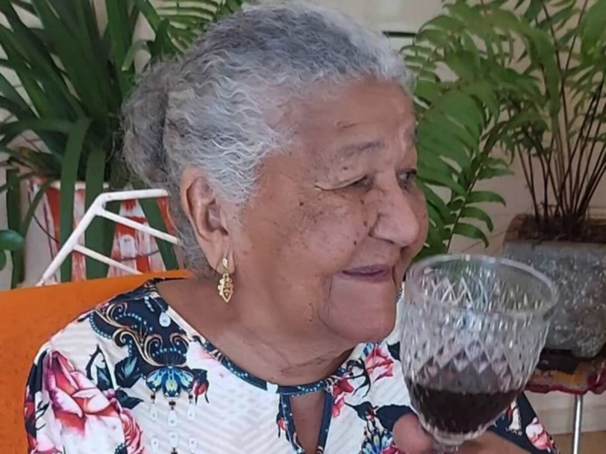Abuelita que armó su CV y pidió empleo cumple 103 años y es catadora de vinos