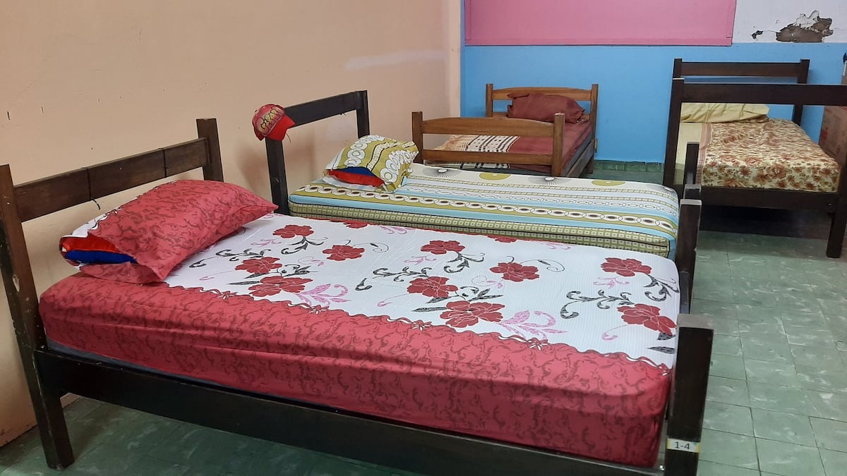 Cruel. Desde que empezó la pandemia muchos abandonaron a ancianos en las calles. Entre la covid-19 y el hambre. Video