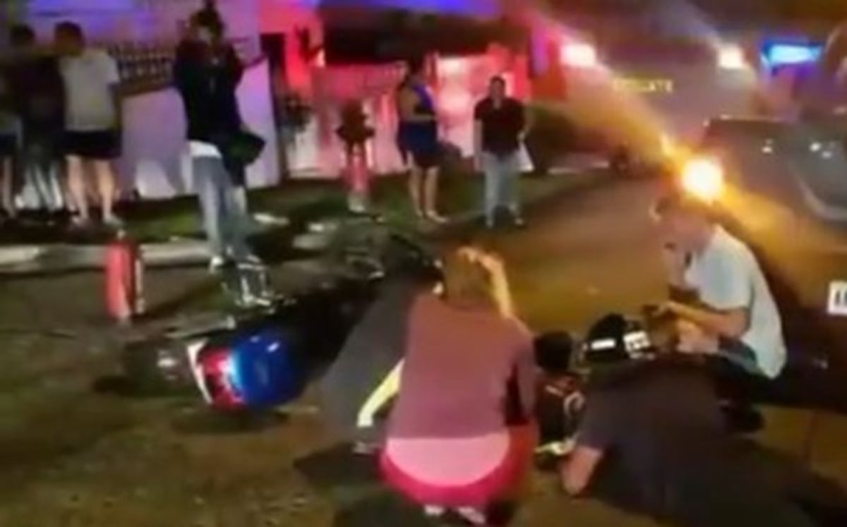 Motorizado se estrella con una 4x4 | Video