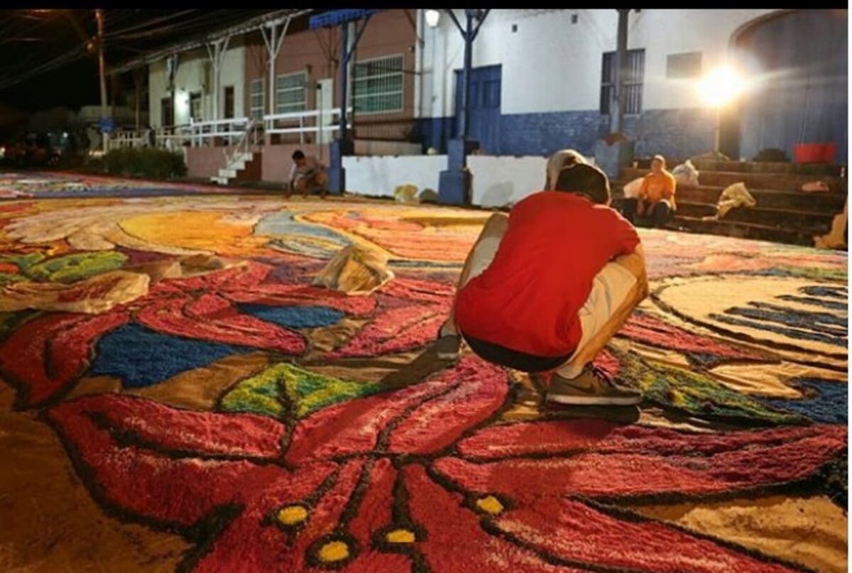 La lluvia arruina las 18 alfombras del Corpus Christi que se celebra en La Villa