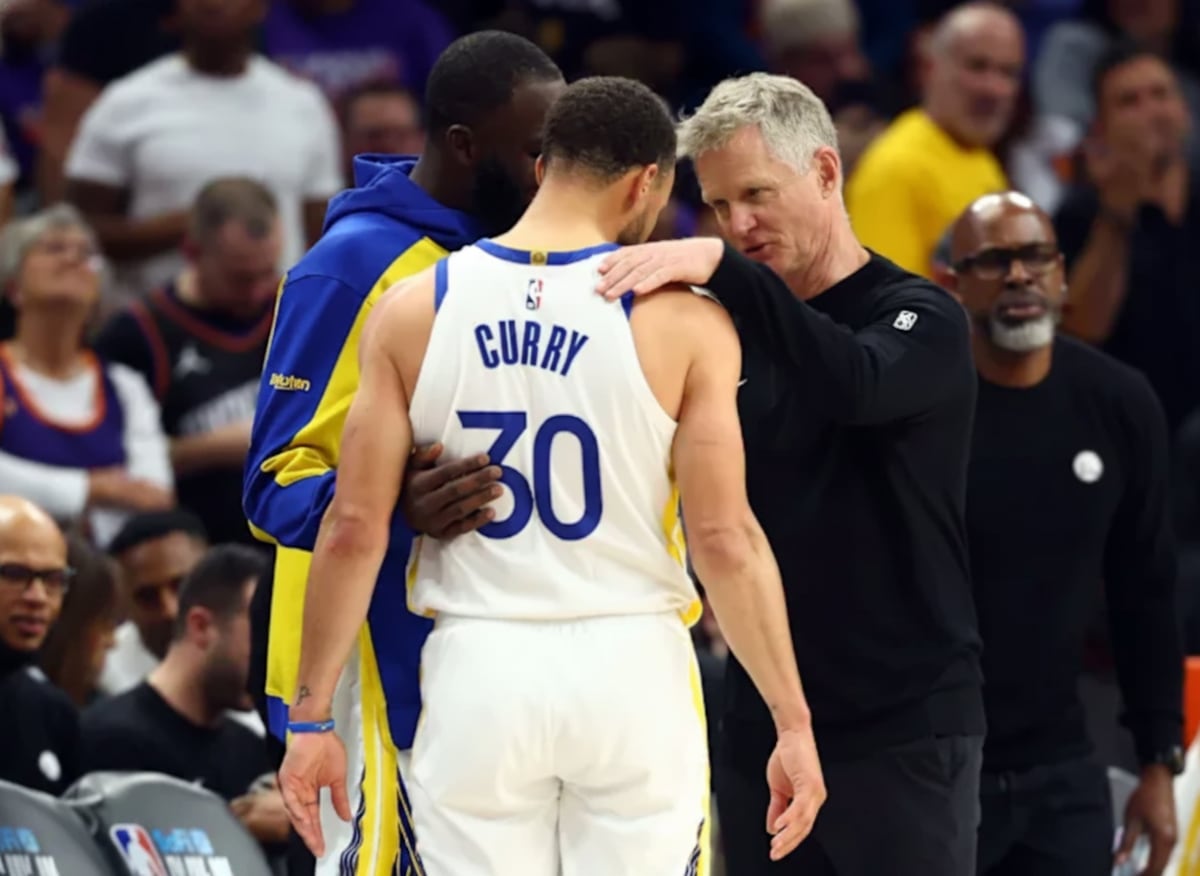 Stephen Curry deja chispazos en una temporada para el olvido