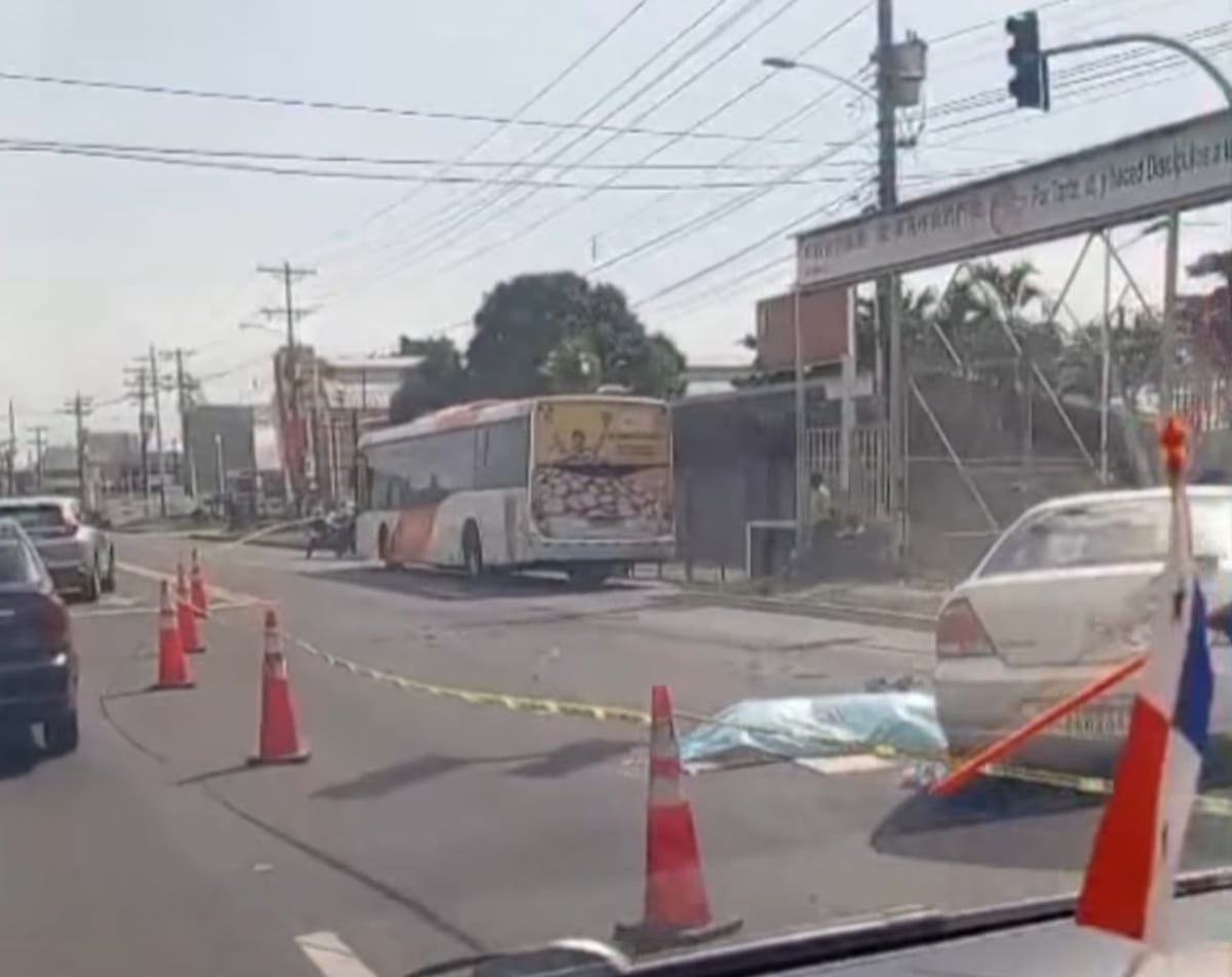 VIDEOS | Colisión con Metrobús deja un muerto en Ciudad Radial y complica el tráfico en Juan Díaz