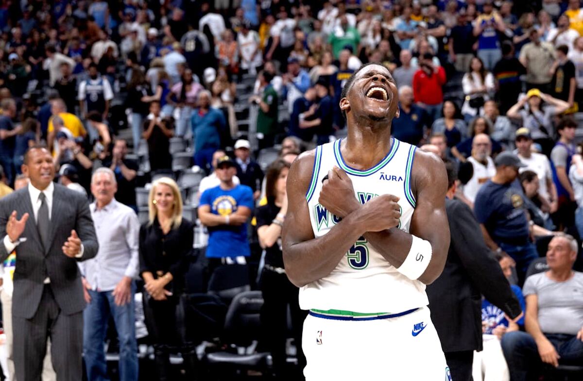 Minnesota remonta y elimina a los campeones de la NBA