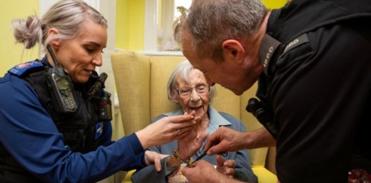 Una abuelita de 104 años hace una insólita 'última petición' 