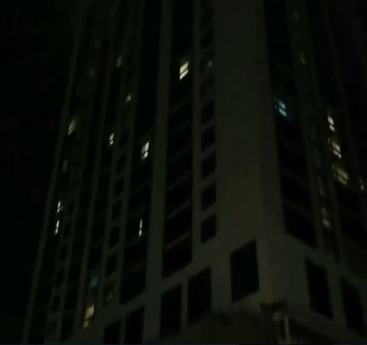 Cae otra persona desde un hotel en área bancaria y pierde la vida. Video