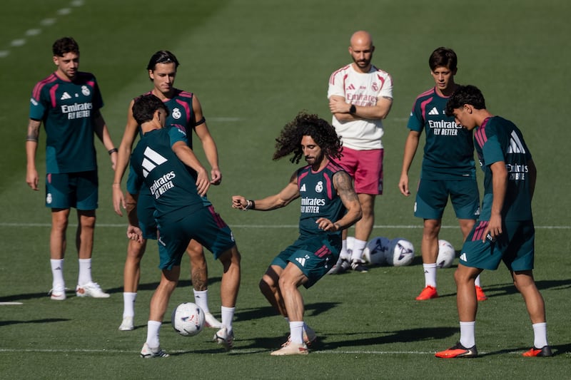 Real Madrid entrena a buen ritmo antes del Inter, pero Mourinho enfrenta dudas en el medio