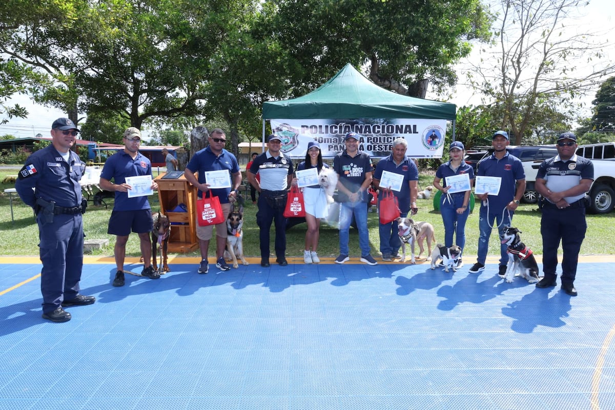 Perritos se gradúan para patrullar en La Chorrera
