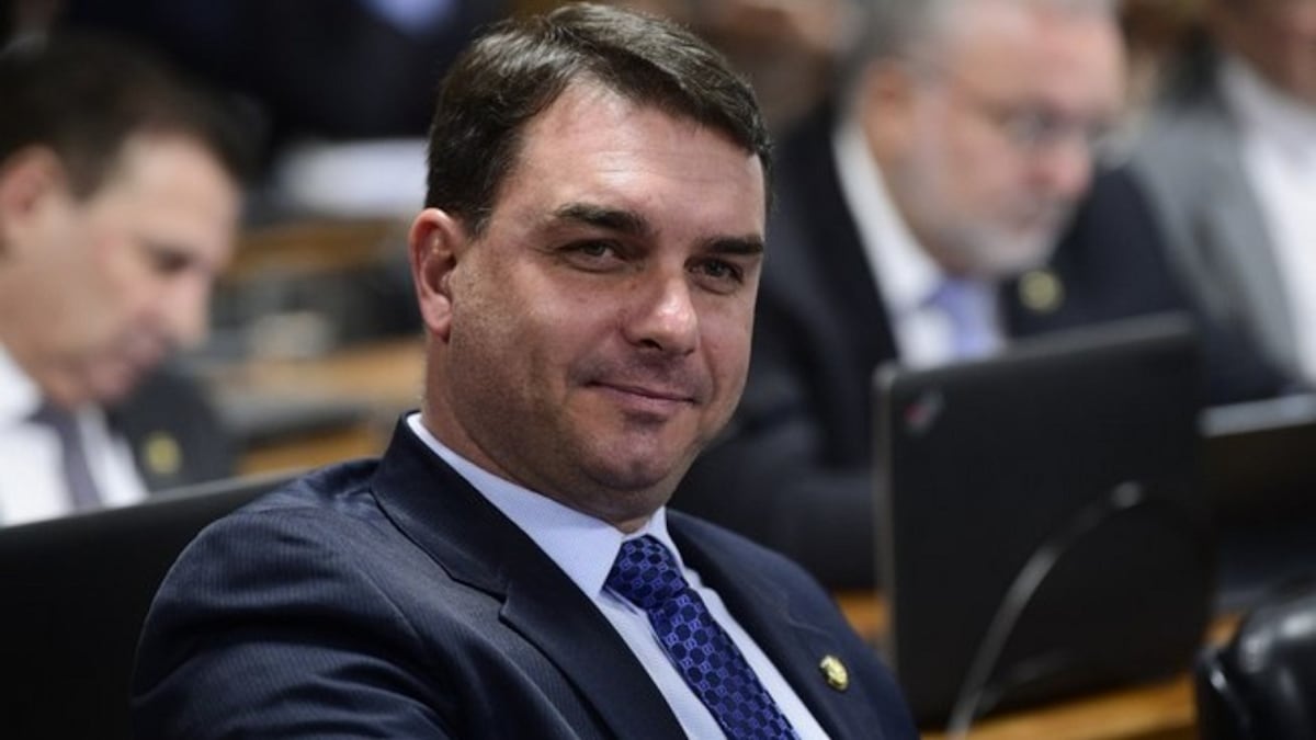 Flávio Bolsonaro se ubica un punto por encima de Lula en las elecciones, según un sondeo