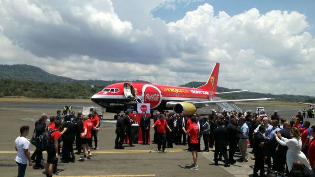  Y Varela alzó la Copa del Mundo. ¿Suerte pa'l mundial?