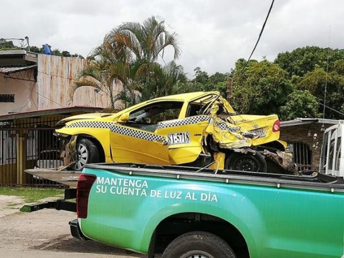 Sorprende. Así quedó uno de los autos arrollados por un camión en El Valle de Urracá. Video