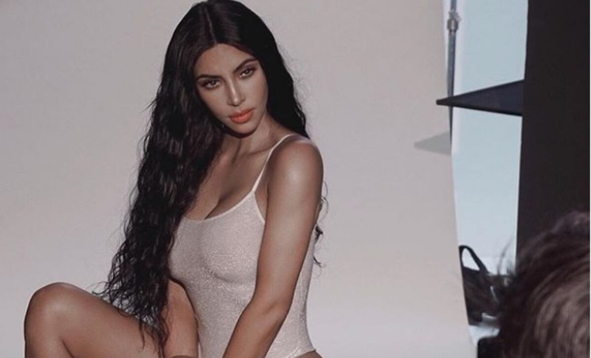 Kim Kardashian vuelve loco a sus fanes tras saltar con su bikini