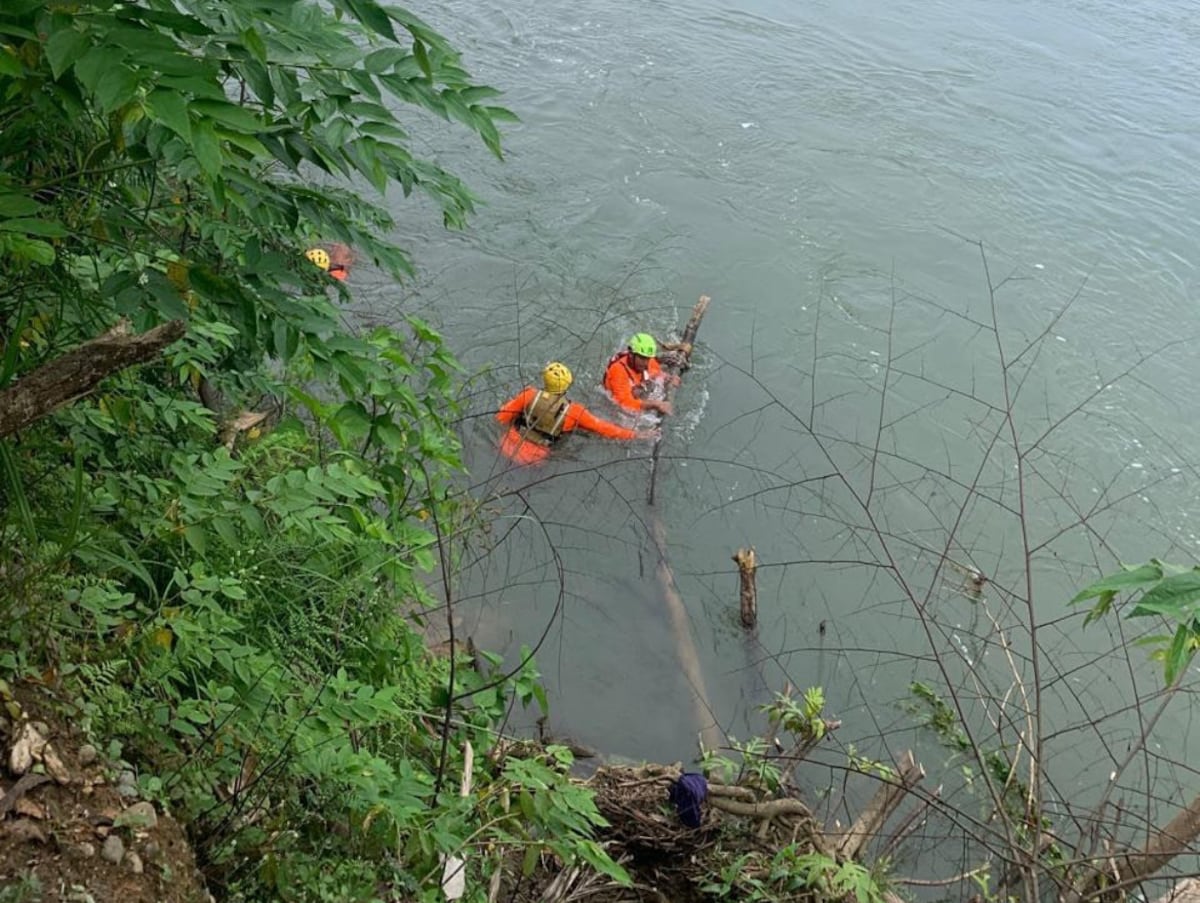 ¿Lo tiraron vivo? Encuentran cuerpo baleado en el río Chiriquí