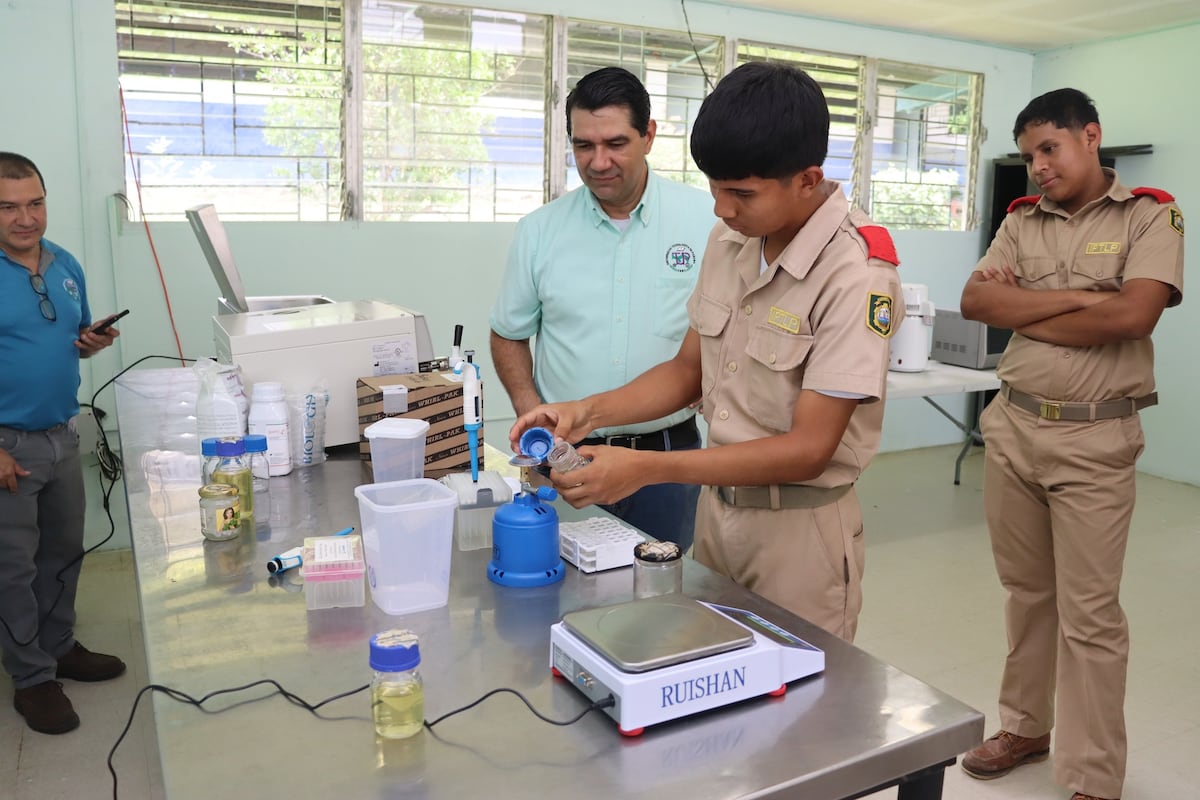 UTP instala laboratorios de microbiología para fortalecer la inocuidad alimentaria en colegios agropecuarios