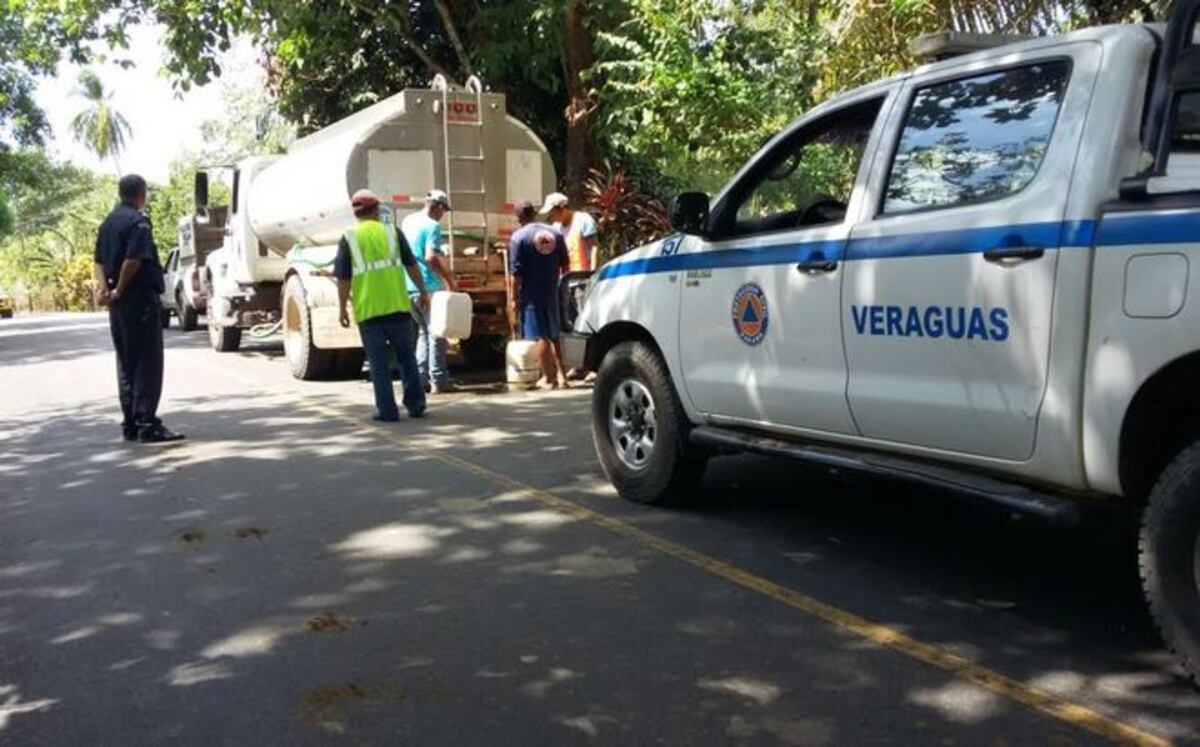 Siguen distribuyendo agua a residentes de Mariato
