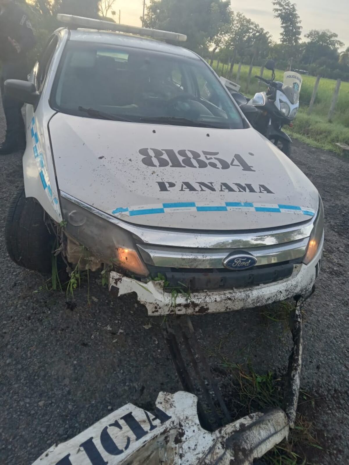 Tongos manejaban ebrios y colisionan patrulla 