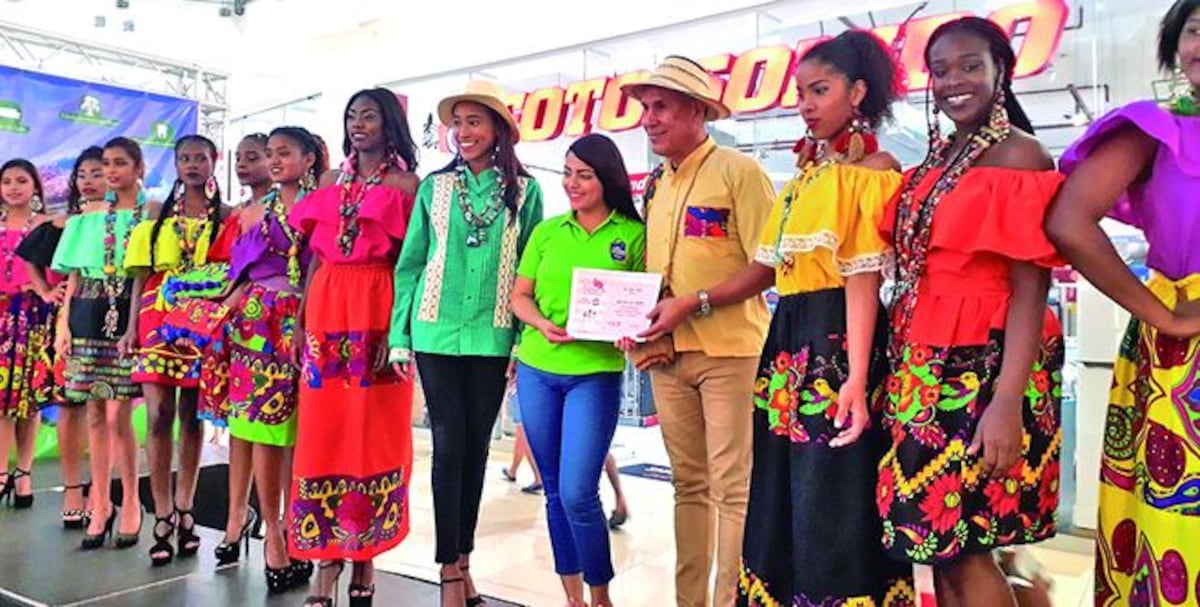 Homenaje a diseñadores en el mes de la patria 