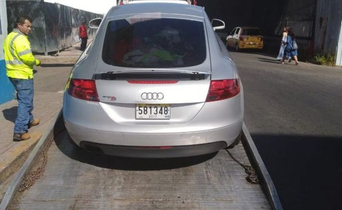 Otra vez.Capturan manejando ebria a la que exhibió sus senos y se fugó de retén