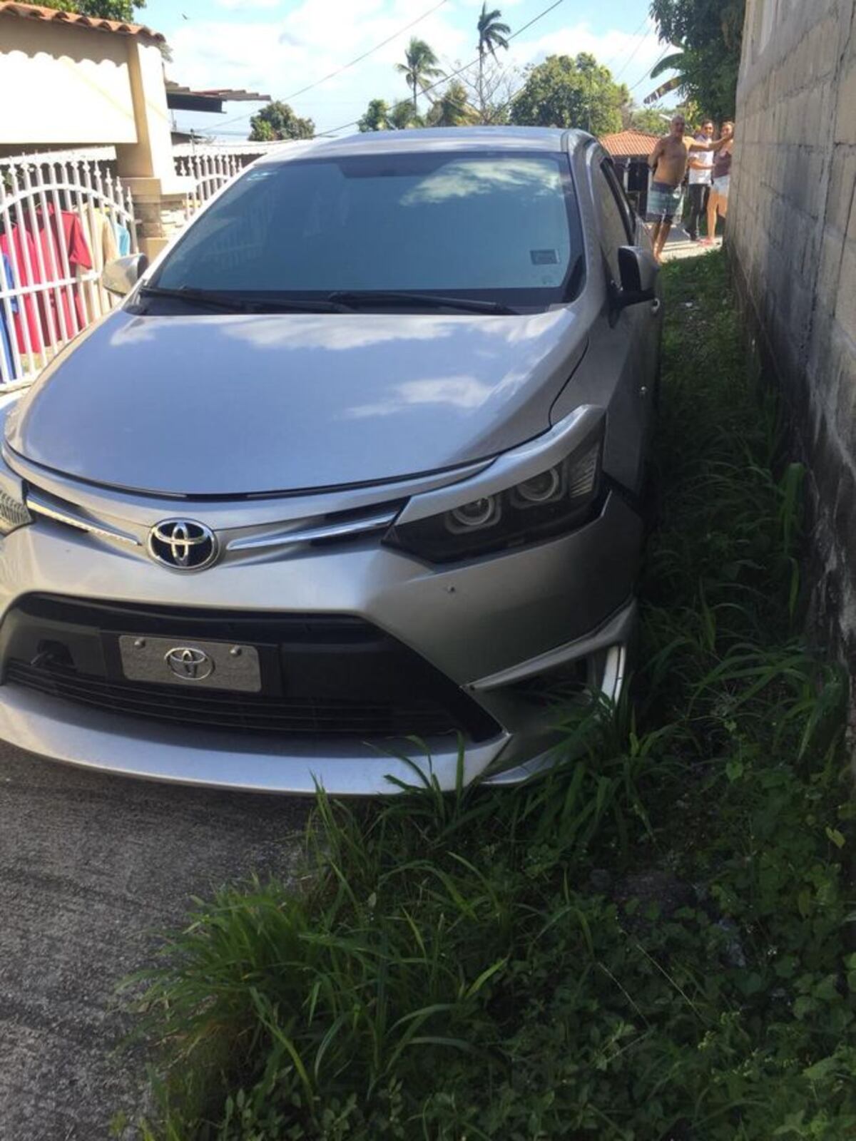 Conductor involucrado en robo se da a la fuga en retén en medio de tiroteo