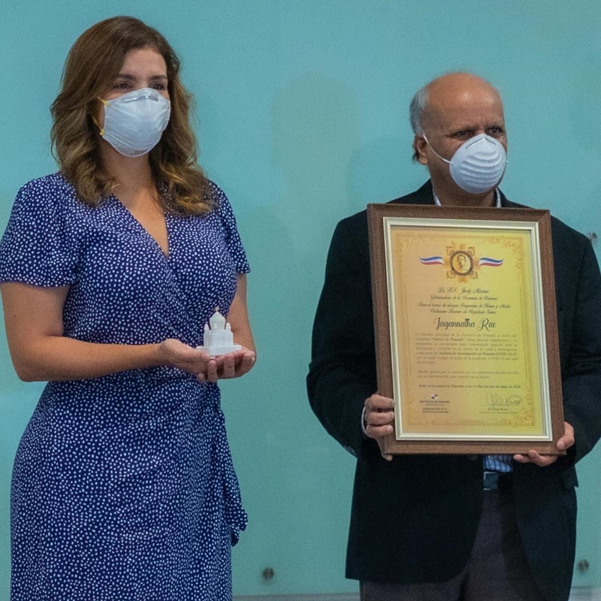 No es por moda. La gobernadora aclara a qué se deben sus ‘looks’ con estampado de militar +Fotos