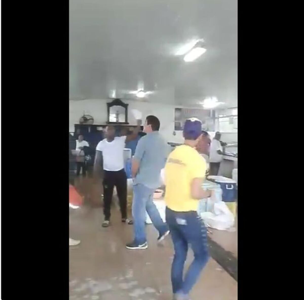 ¡Fuera! Abuchean a diputado Panky Soto. Él explica por qué. Video viral