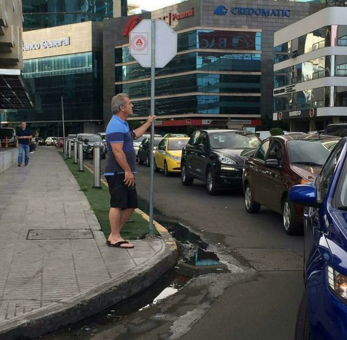 LO PILLAN. Mel Gibson se pasea otra vez por Panamá