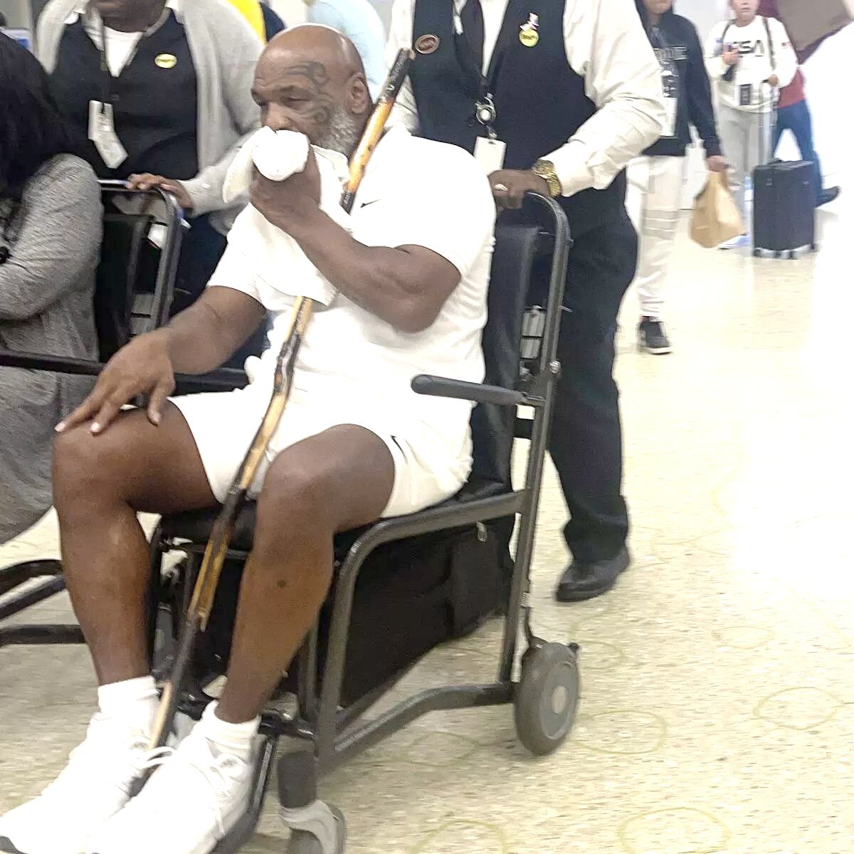 Mike Tyson es ingresado a urgencias a mes y medio de su próxima pelea de boxeo profesional