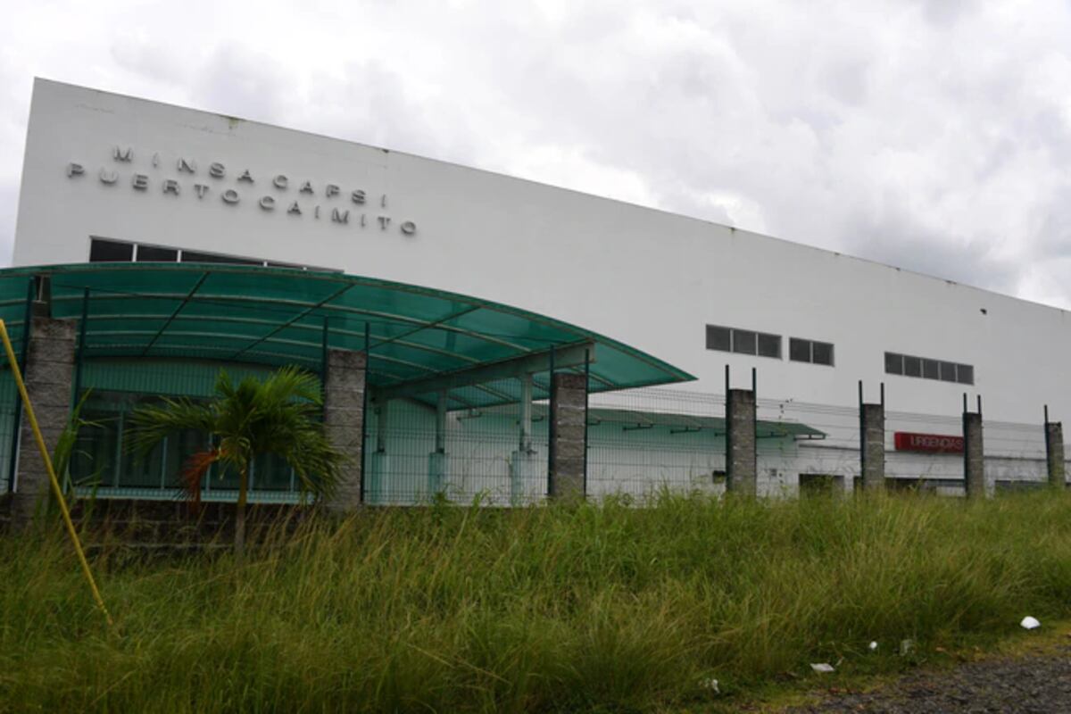 Nunca abrió. Se roban los hierros y cables del Minsa Capsi de Puerto Caimito, avanzado en un 90 %. Fotos