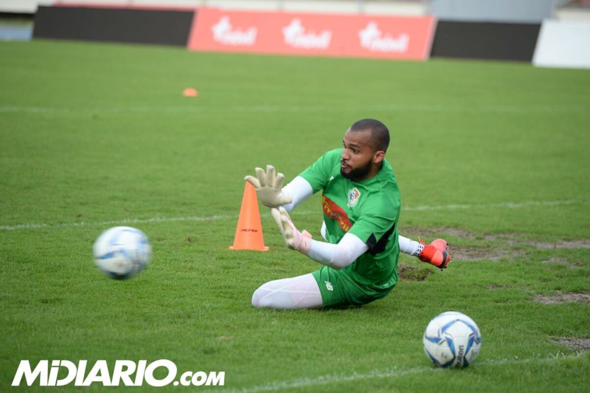 ¡Qué piscina! Cancha del Rommel se inunda a horas del Panamá-Ecuador