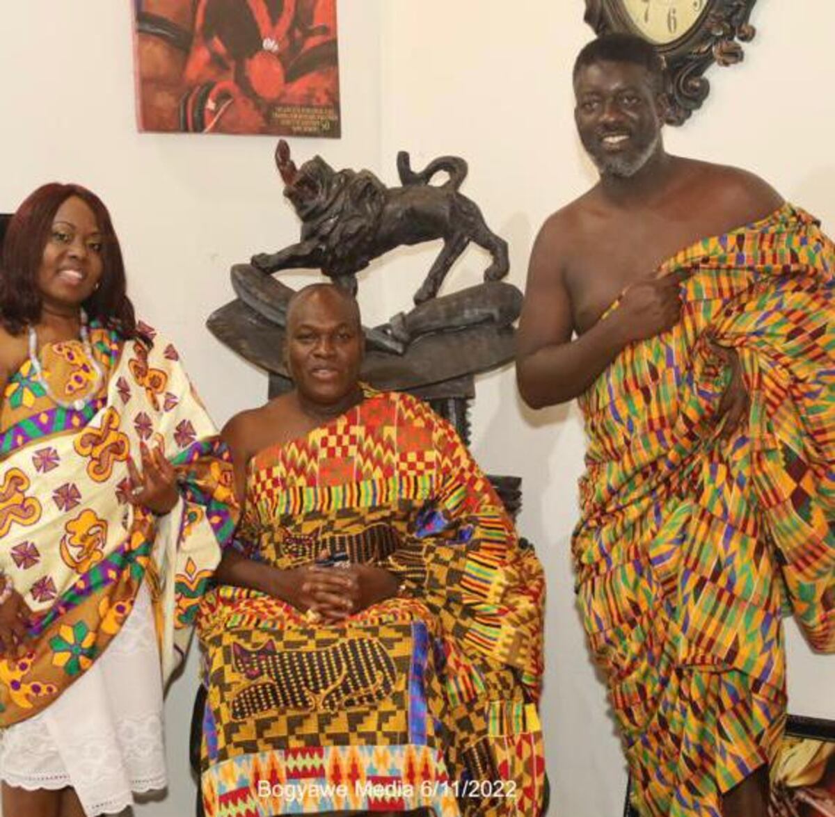 Rey y reina madre reconocen a la nueva pareja real. Diputada regresa de Ghana y dice lo que lamenta