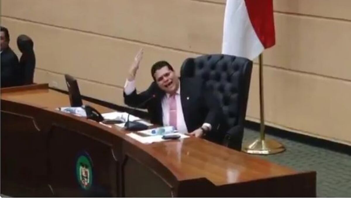 ¡Se formó!Chello Gálvez le dice 'maleante y coimero' a Álvaro. Alvarado responde