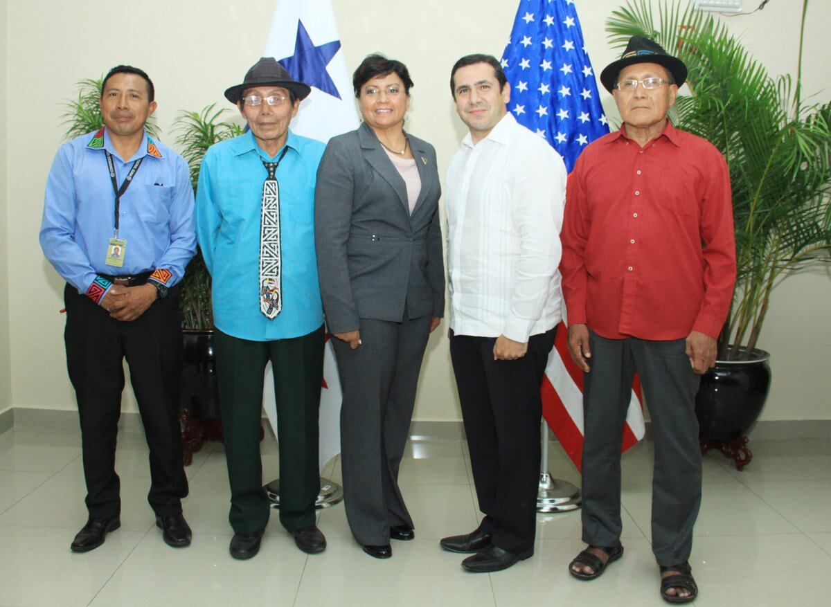 Reconocen a panameña de ascendencia indígena por ser jefa de la policía en E.U.